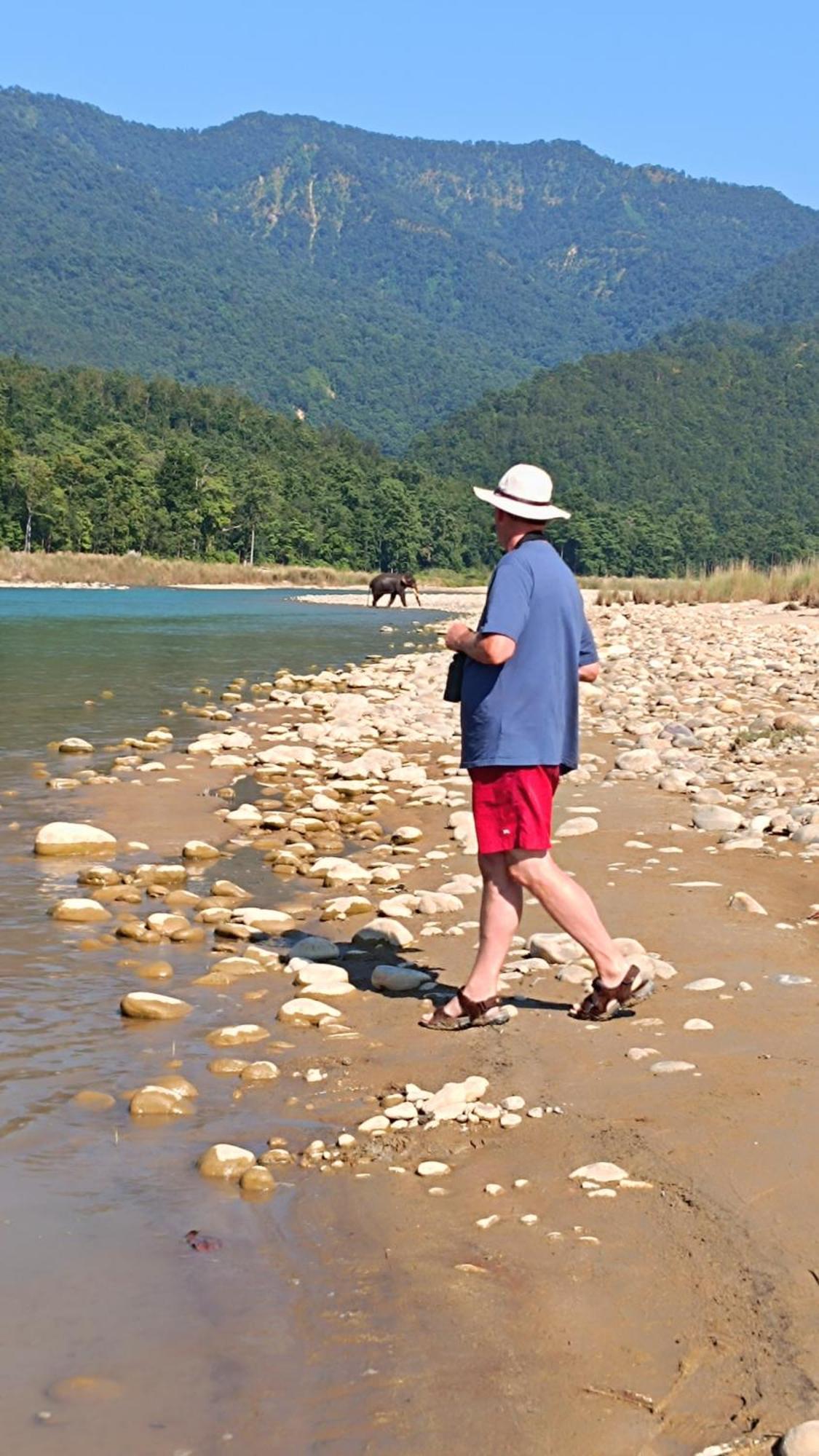 Mr. B'S Place Bardiya ภายนอก รูปภาพ