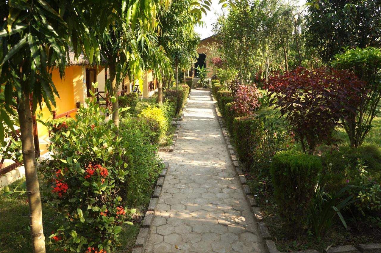 Mr. B'S Place Bardiya ภายนอก รูปภาพ